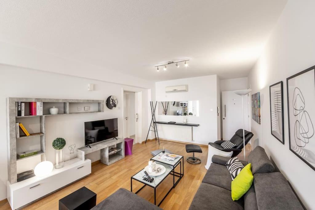 Luxurious Bright & Stylish 2Br With Office In Nicosia Apartment ภายนอก รูปภาพ